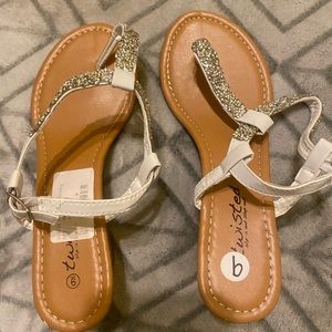 Woman’s sandals size 9